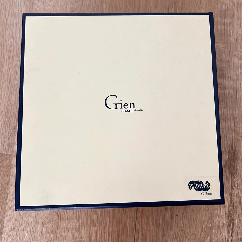 NIB Gien France L’Herbier Du Roy Espresso Coffee Cups‎ & Saucers RMN Collection